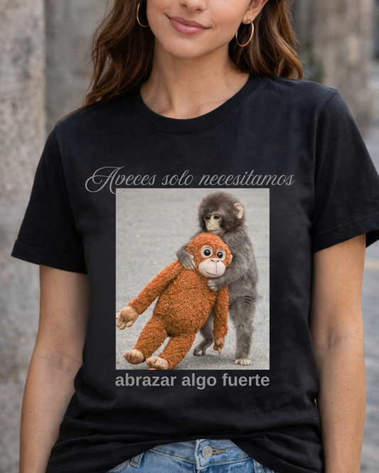 Solo Necesitamos Abrazar Algo Fuerte